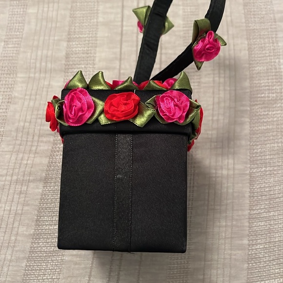 Unique rosebud floral box purse! Super cute and conversation starter for sure! - Picture 3 of 8